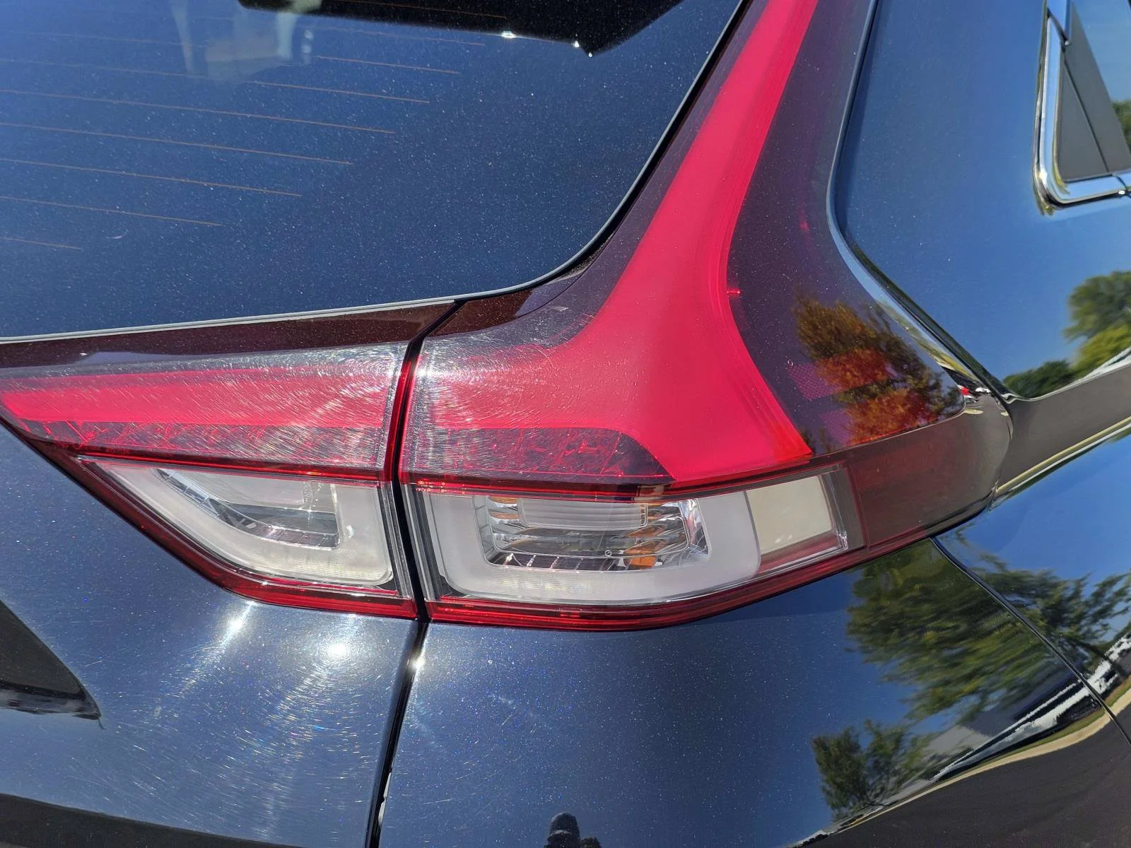 Used 2022 Black Mitsubishi LE image 11