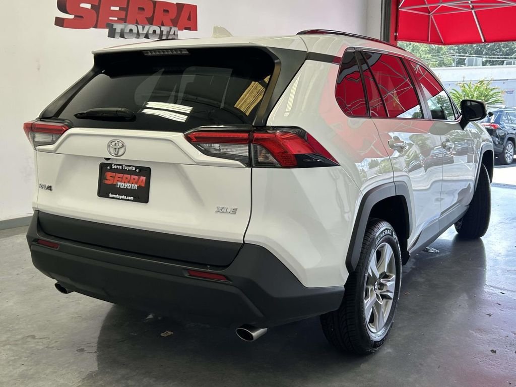 Used 2025 White Toyota XLE image 3