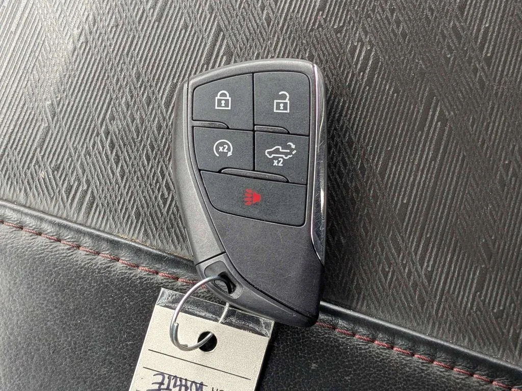 Used 2024 White GMC AT4X image 29