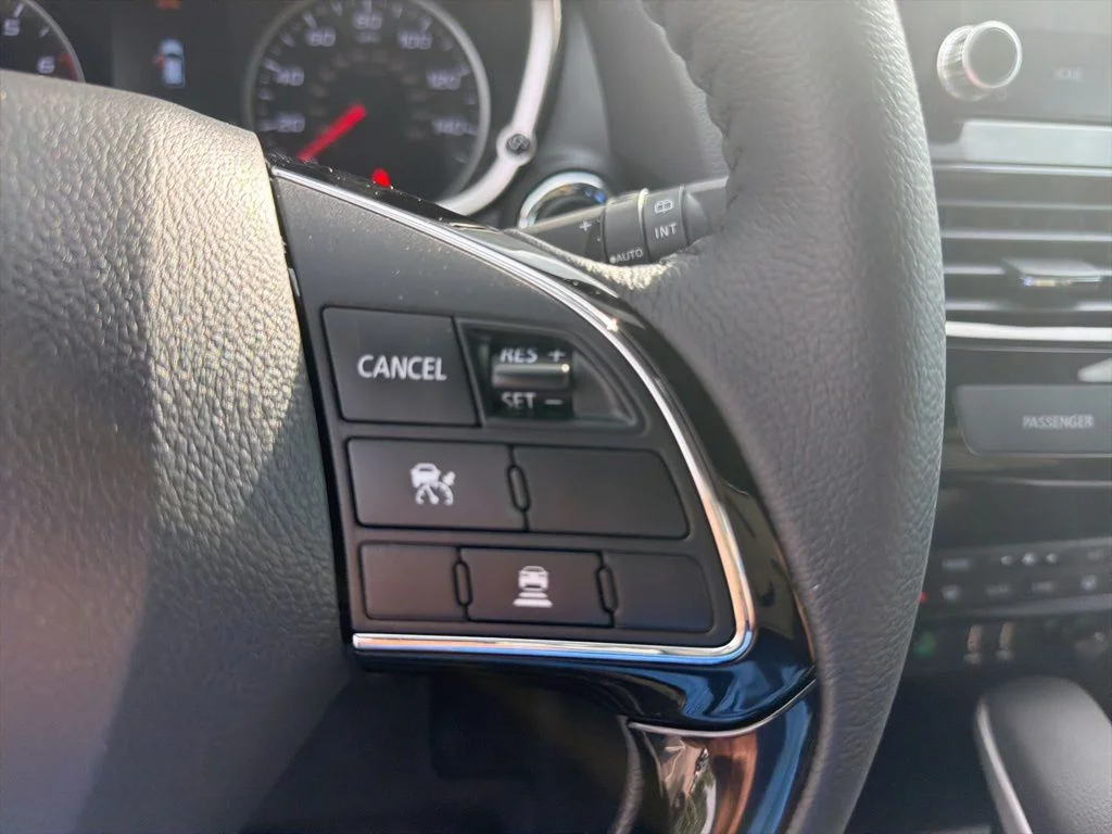 Used 2025 Blue Mitsubishi SE image 18