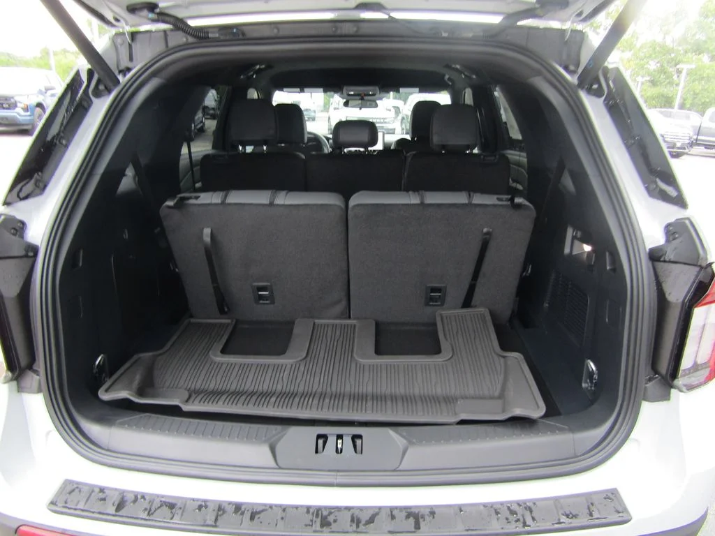 New 2027 Avalanche Gray Ford Active image 35