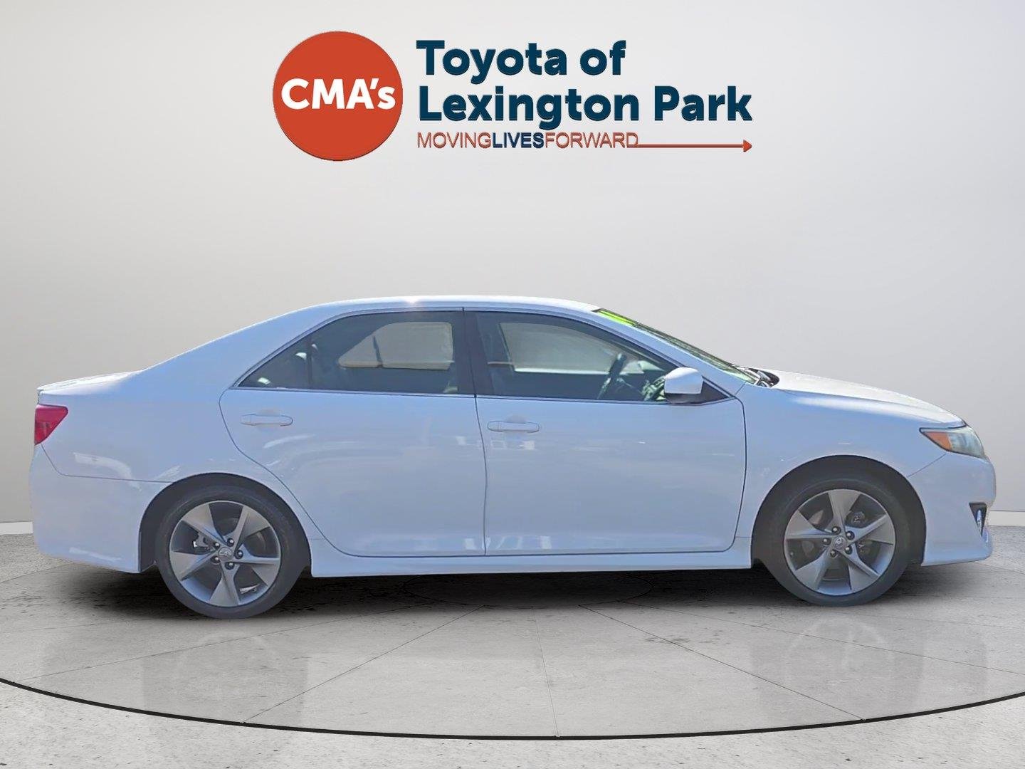 Used 2014 Super White Toyota SE V6 image 6