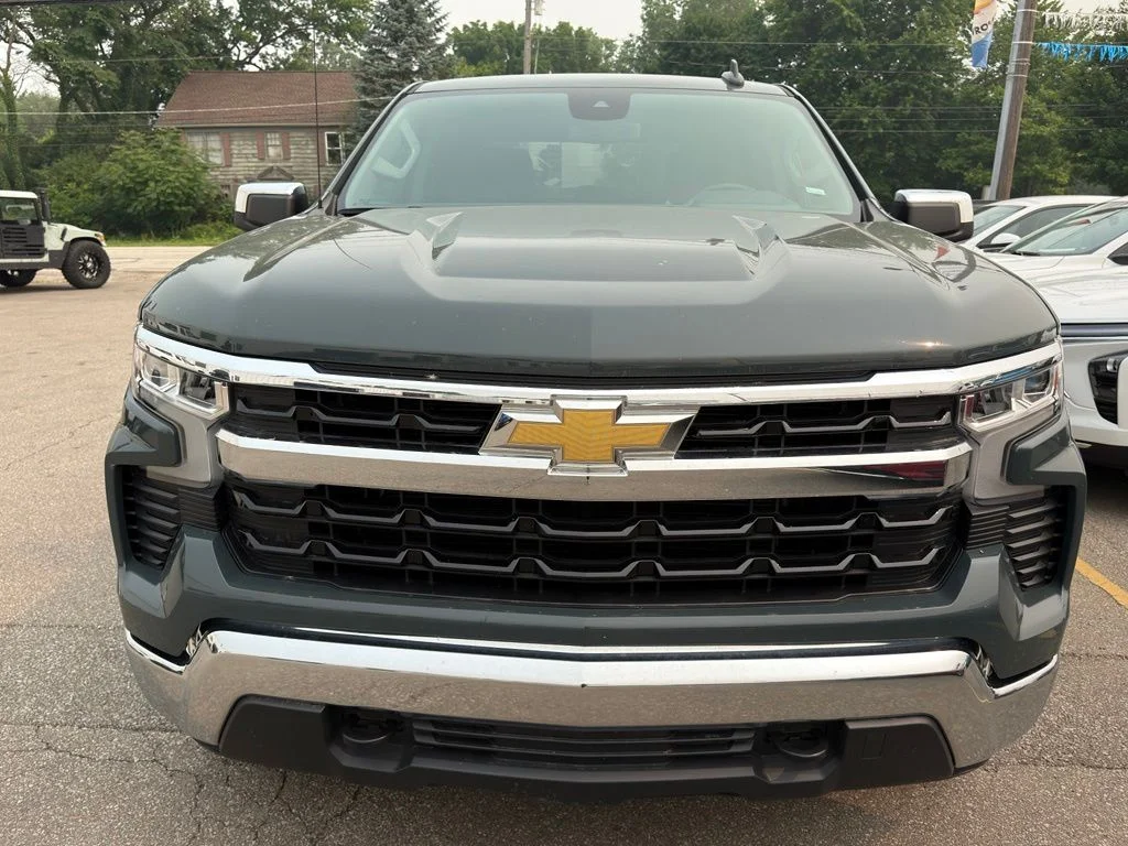 Used 2025 Gray Chevrolet LT image 9