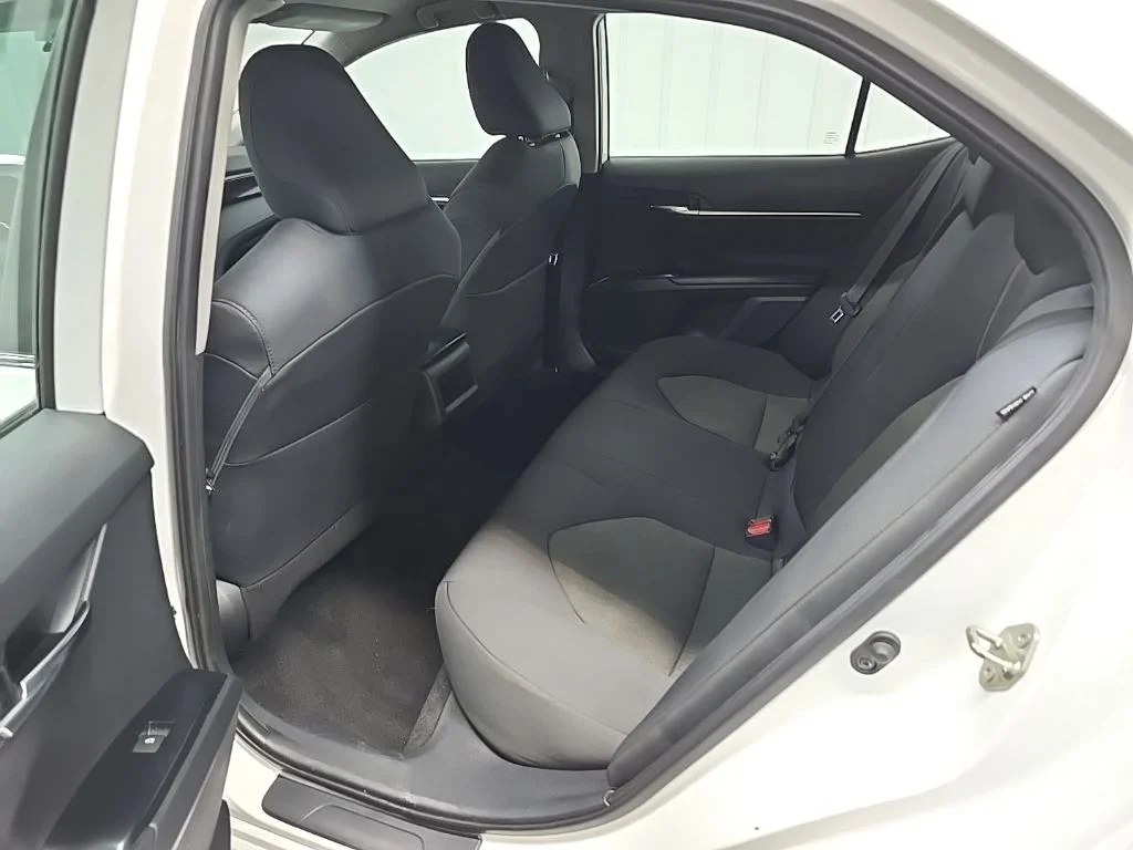 Used 2020 White Toyota LE image 30