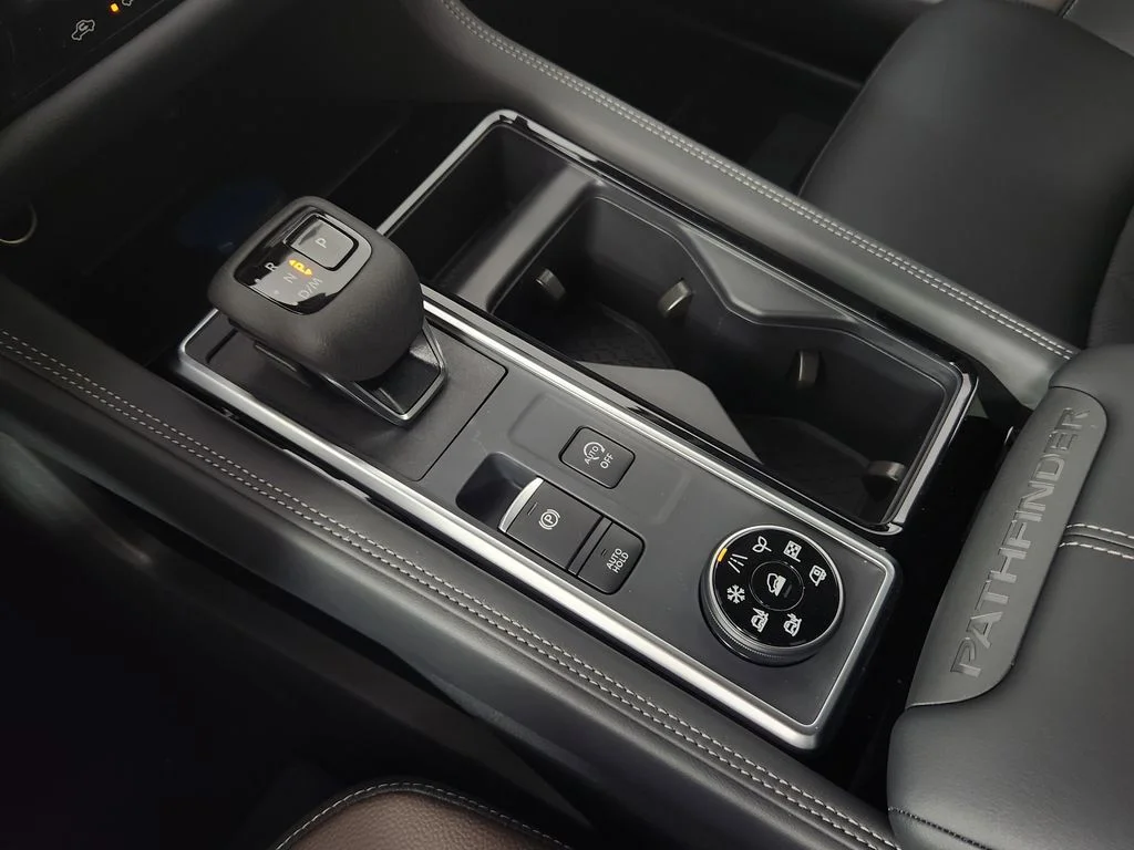 New 2026 White Nissan Platinum image 22