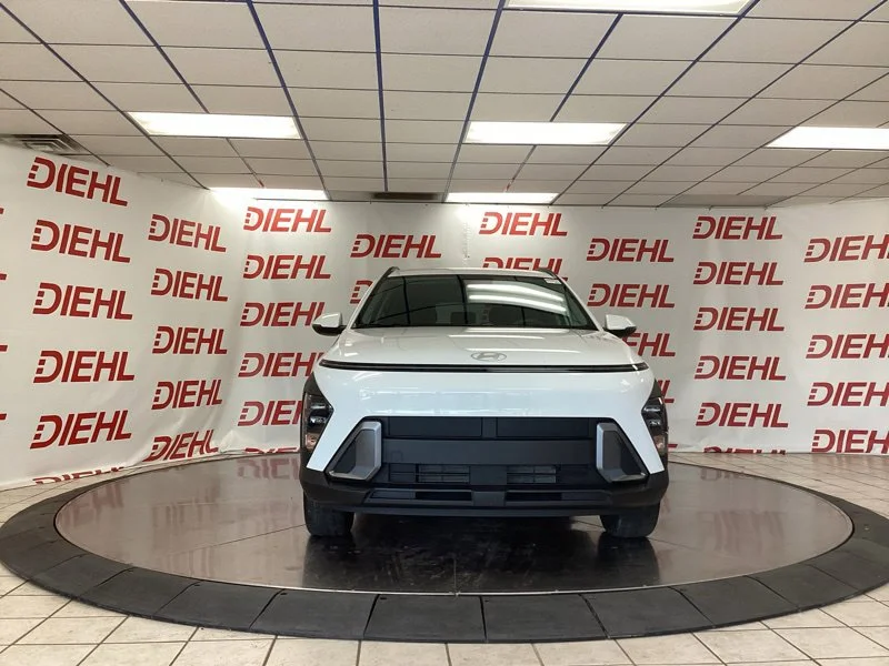 Used 2024 White Hyundai SEL image 2