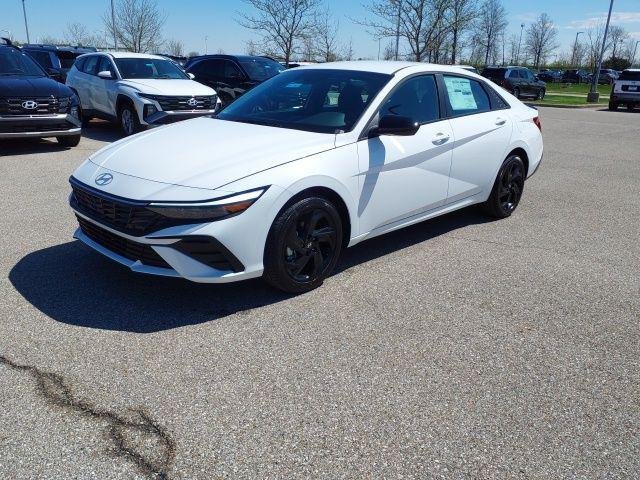 New 2026 White Hyundai SEL Sport image 2