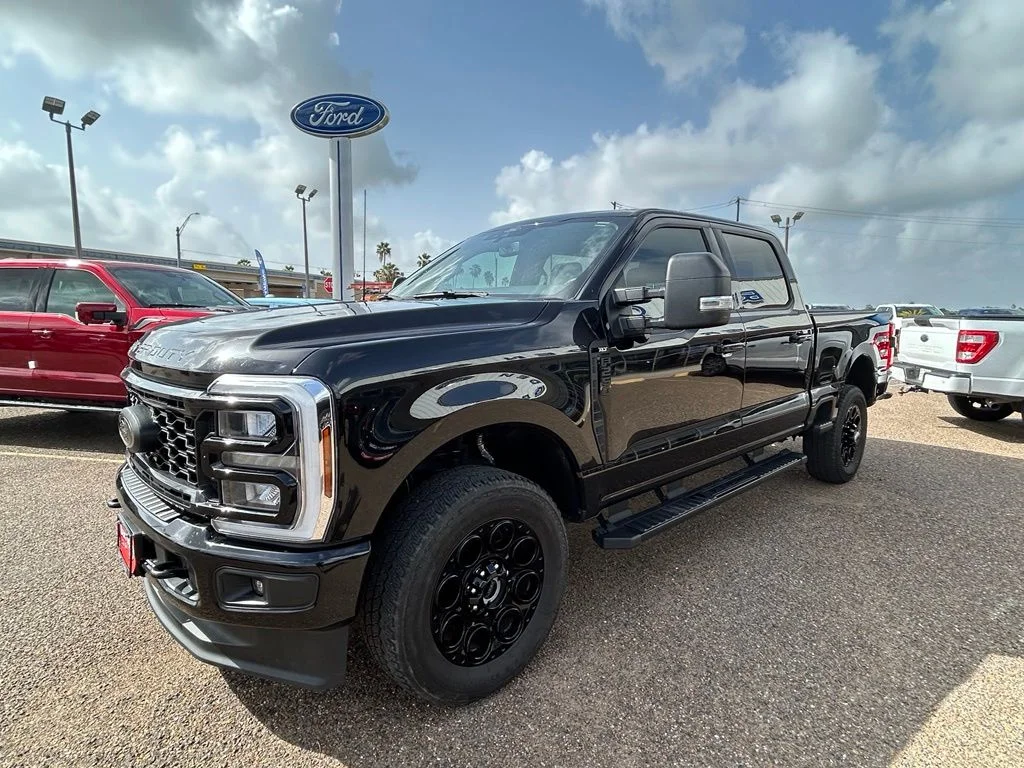 Used 2025 Black Ford XLT image 3