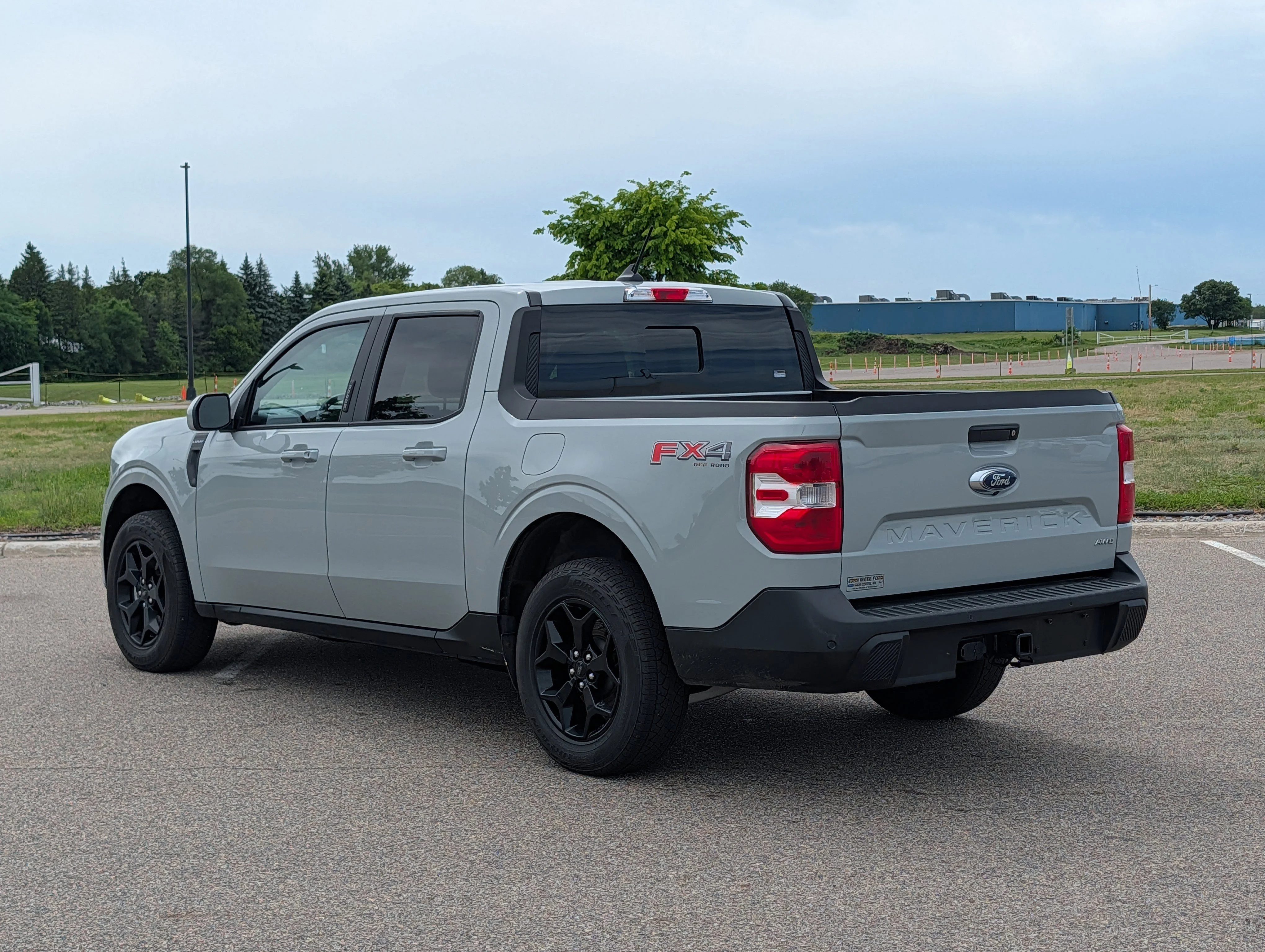 Used 2023 Cactus Gray Ford LARIAT image 3