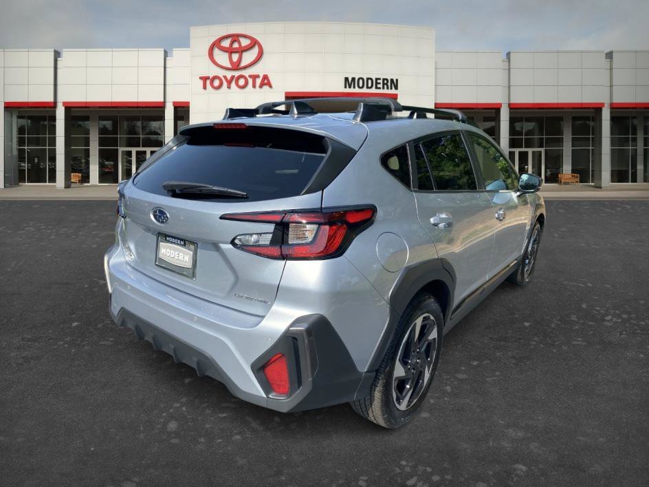 Used 2025 Ice Silver Metallic Subaru Limited image 5