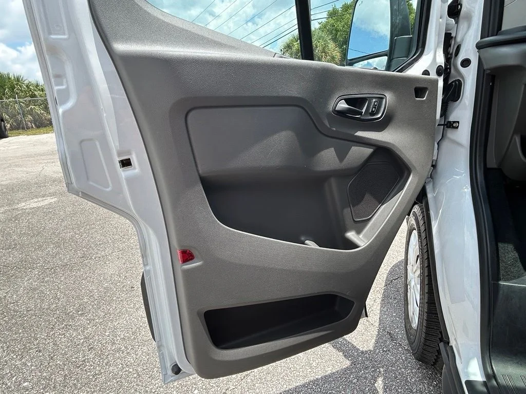 Certified Used 2025 Oxford White Ford XLT image 34