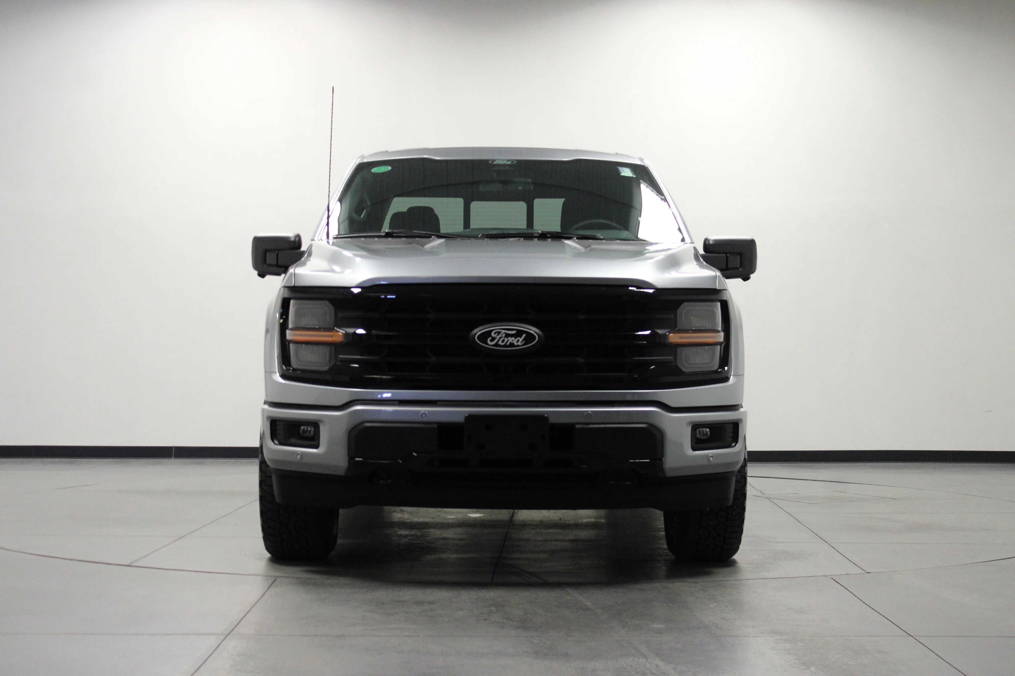 New 2026 Iconic Silver Metallic Ford XLT image 9