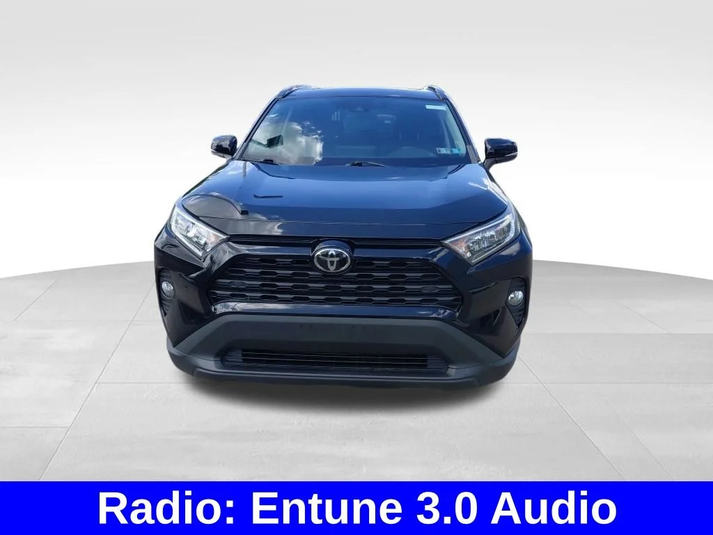 Used 2019 Black Toyota XLE Premium image 3