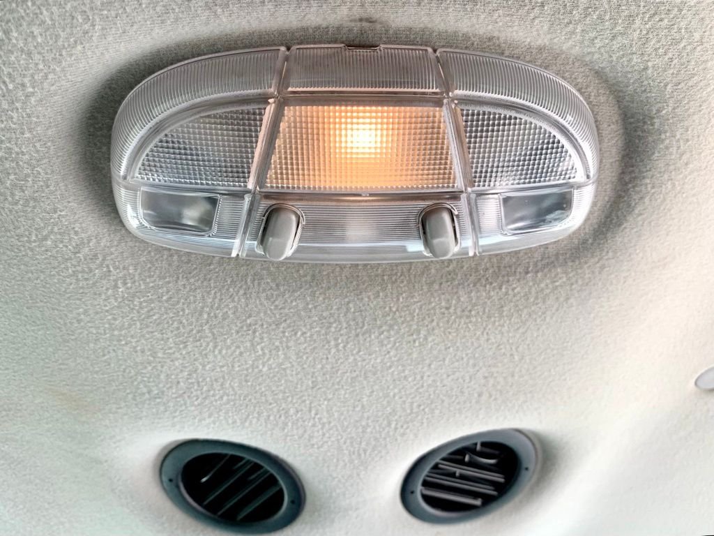 Used 2003 White Ford  image 32