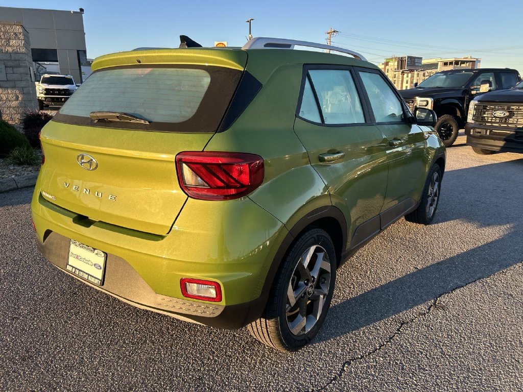 Used 2022 Green Hyundai SEL image 4