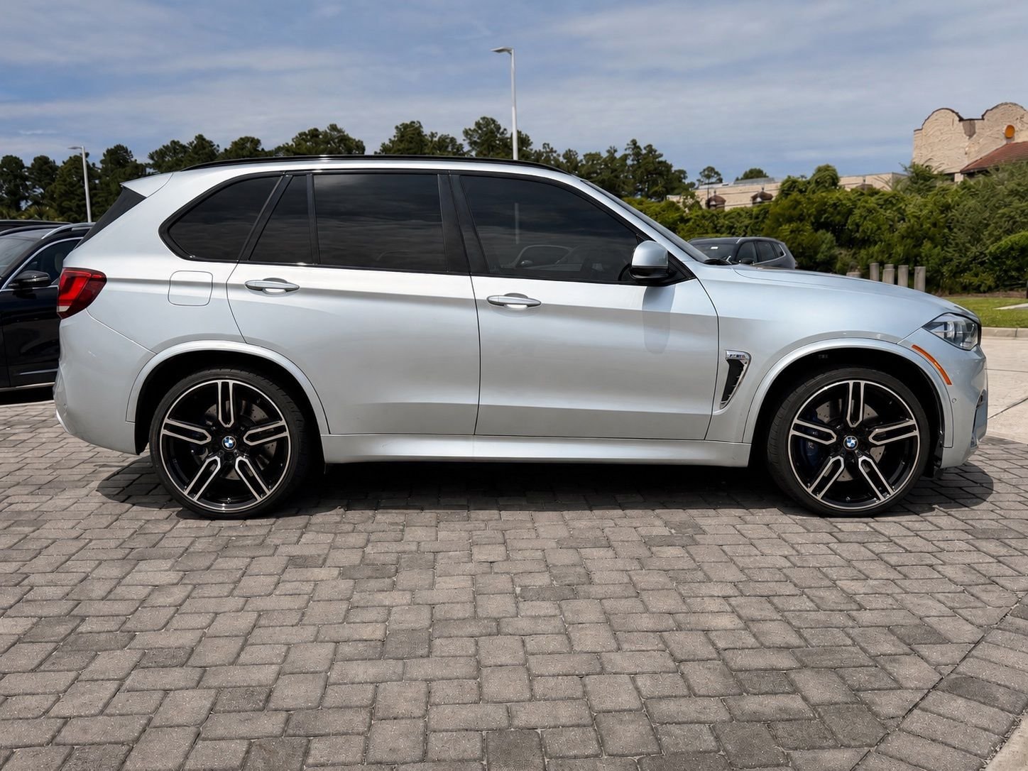 Used 2018 Silverstone Metallic BMW Base image 8