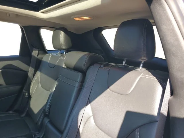 Used 2017 Granite Crystal Jeep Latitude image 26