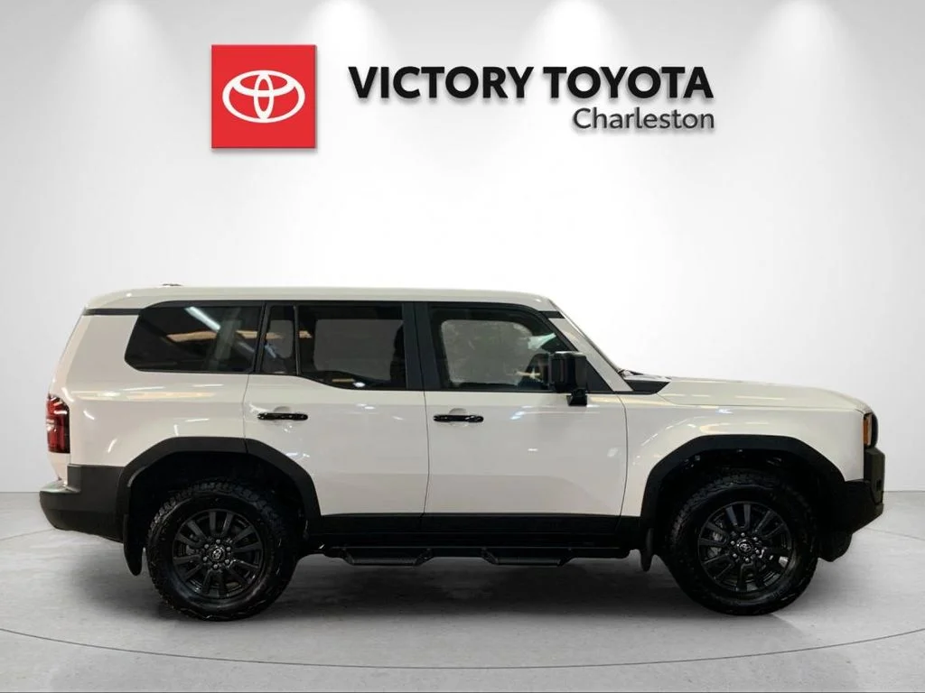 Used 2025 White Toyota 1958 image 6