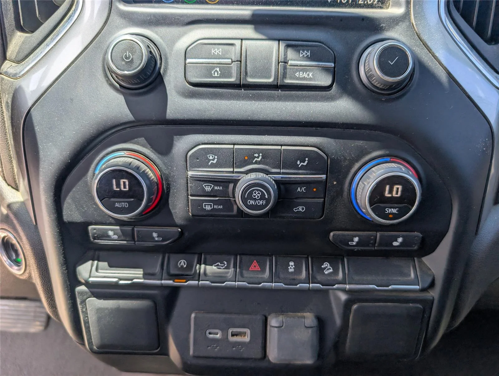 Used 2022 Iridescent Pearl Tricoat Chevrolet RST image 17