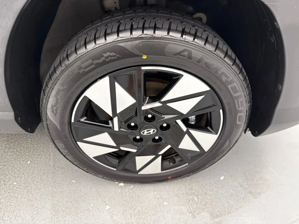 Used 2024 Gray Hyundai SEL image 13