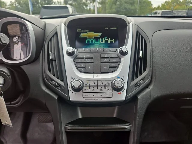 Used 2016 SILVER ICE METALLIC Chevrolet LT image 18