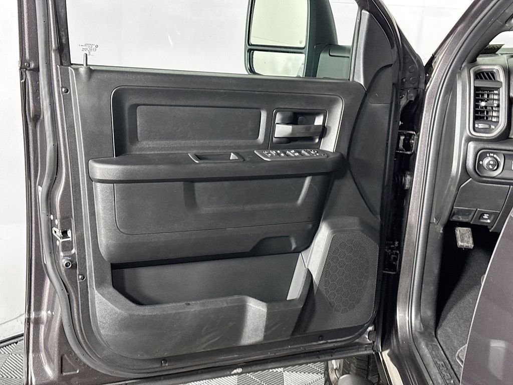 New 2026 Granite Crystal Metallic Clear-Coat Exterior Paint RAM Tradesman image 10