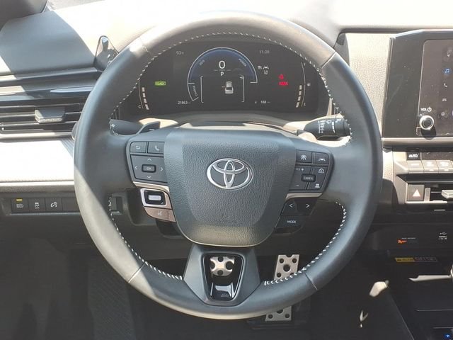 Used 2025  Toyota SE image 17