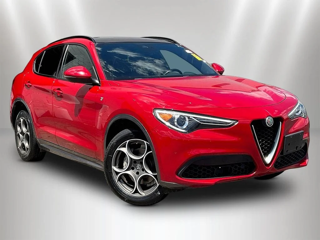 Used 2022 Alfa Rosso Alfa Romeo Ti image 3