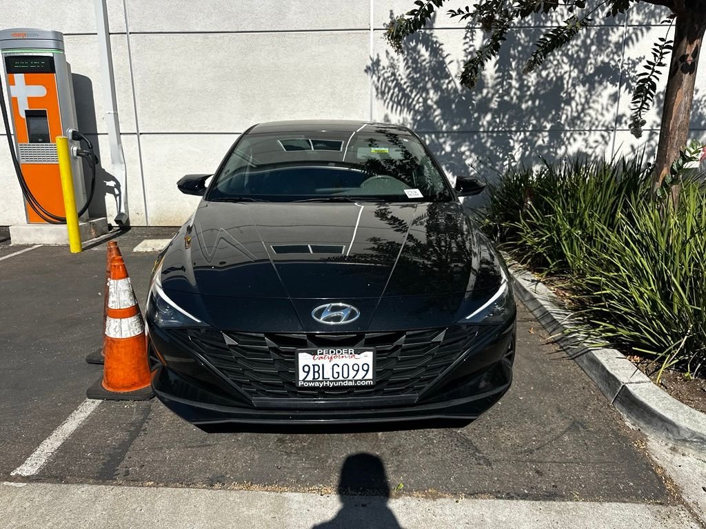 Used 2022 Phantom Black Hyundai SEL image 5