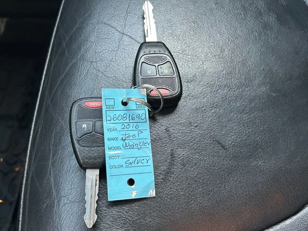 Used 2016 Silver Jeep Sahara image 36