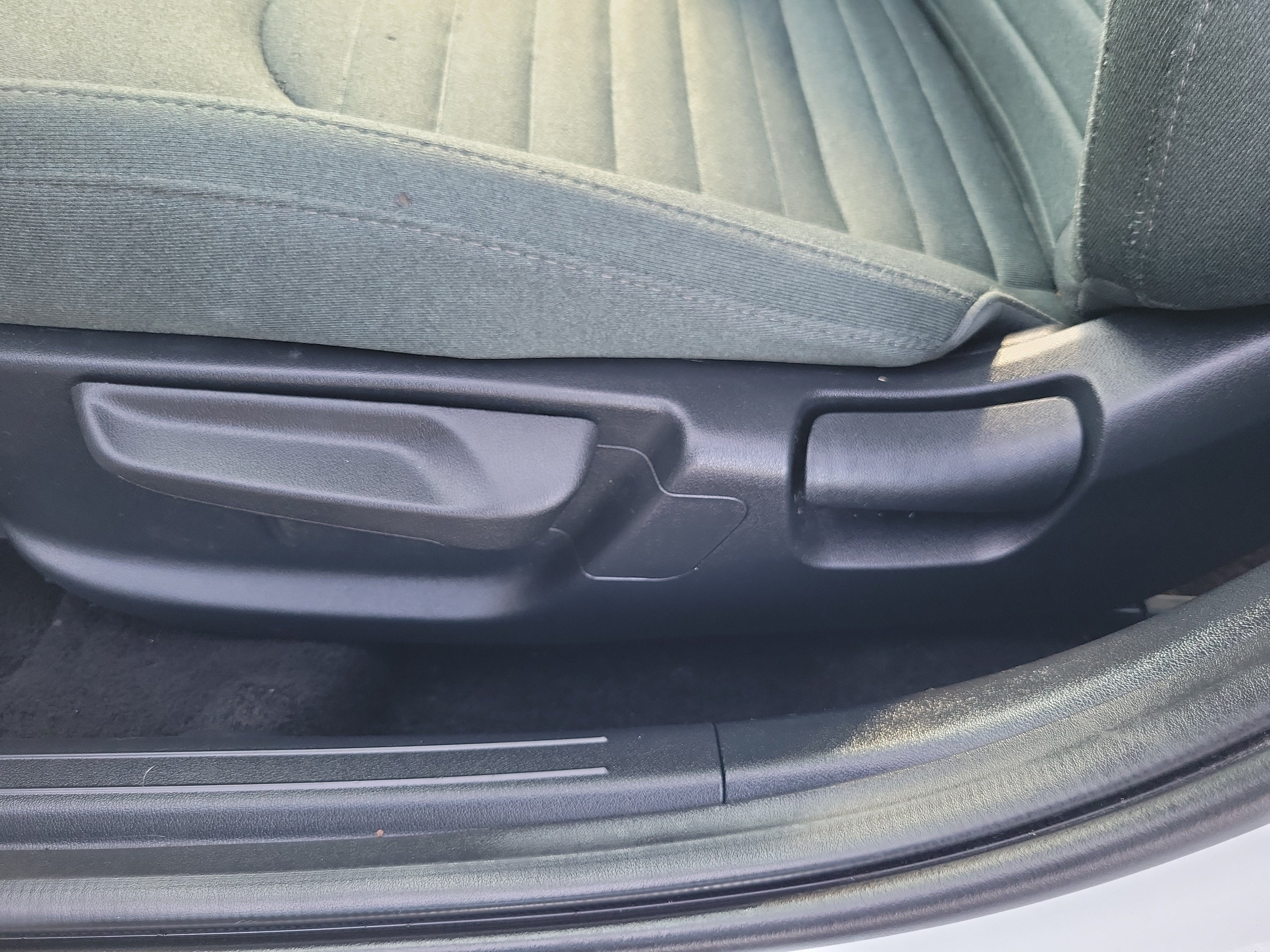 Certified Used 2025 Snow White Pearl Kia EX image 21