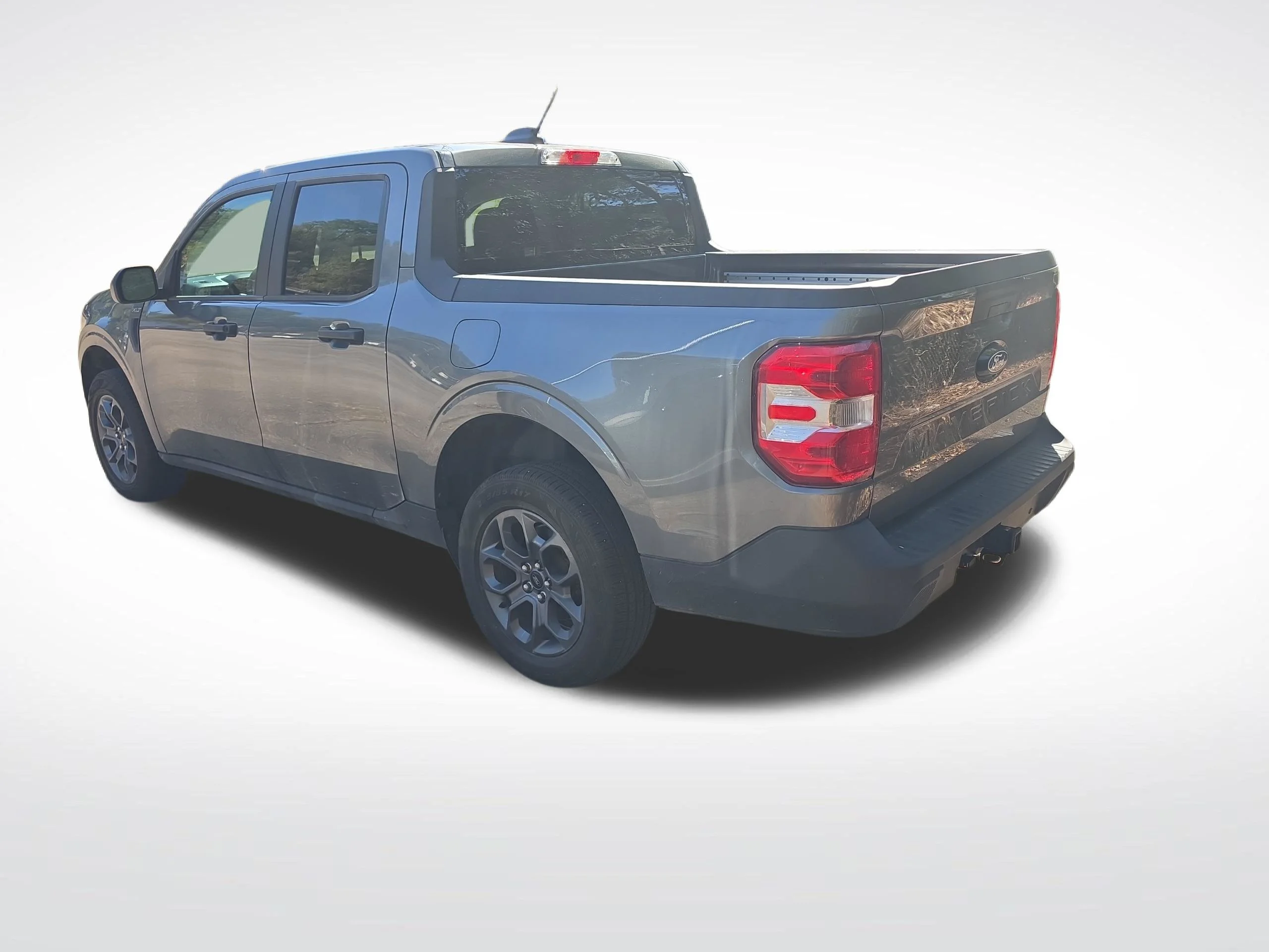 Used 2025 Gray Metallic Ford XLT image 5