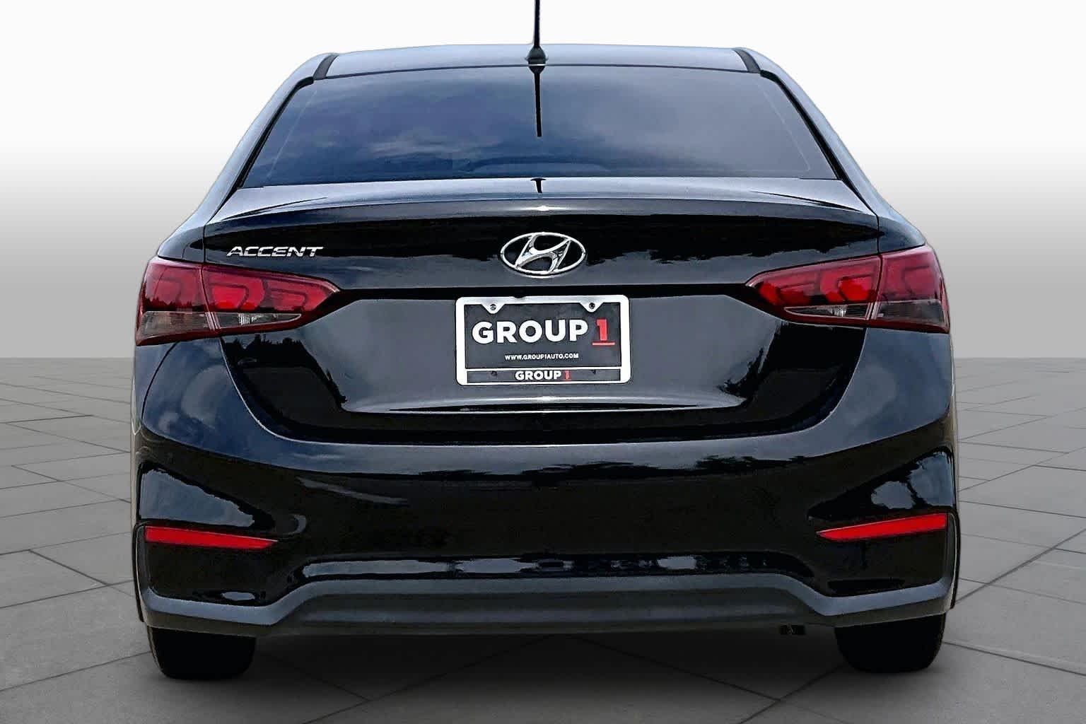 Used 2021 Absolute Black Hyundai SE image 5