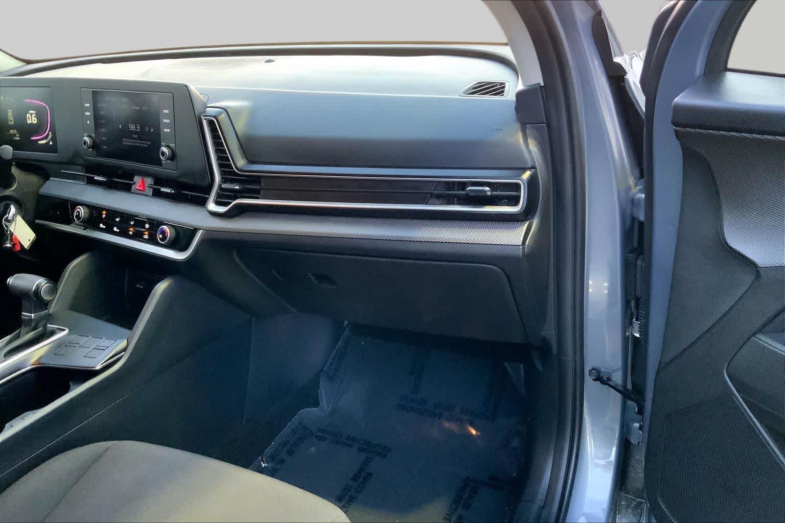 Used 2025 Everlasting Silver Kia LX image 16