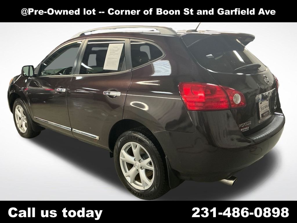 Used 2011 Black Nissan SV image 3