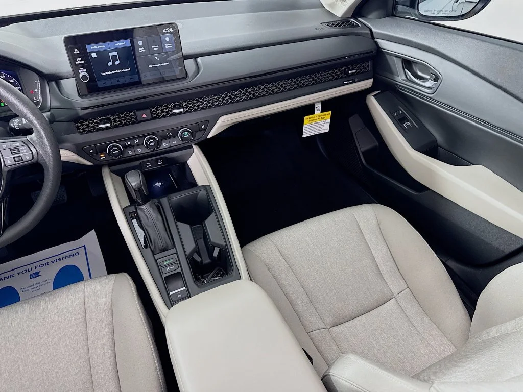 New 2026 Platinum White Pearl Honda SE image 33
