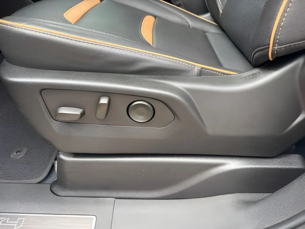 Used 2023 White GMC AT4 image 10