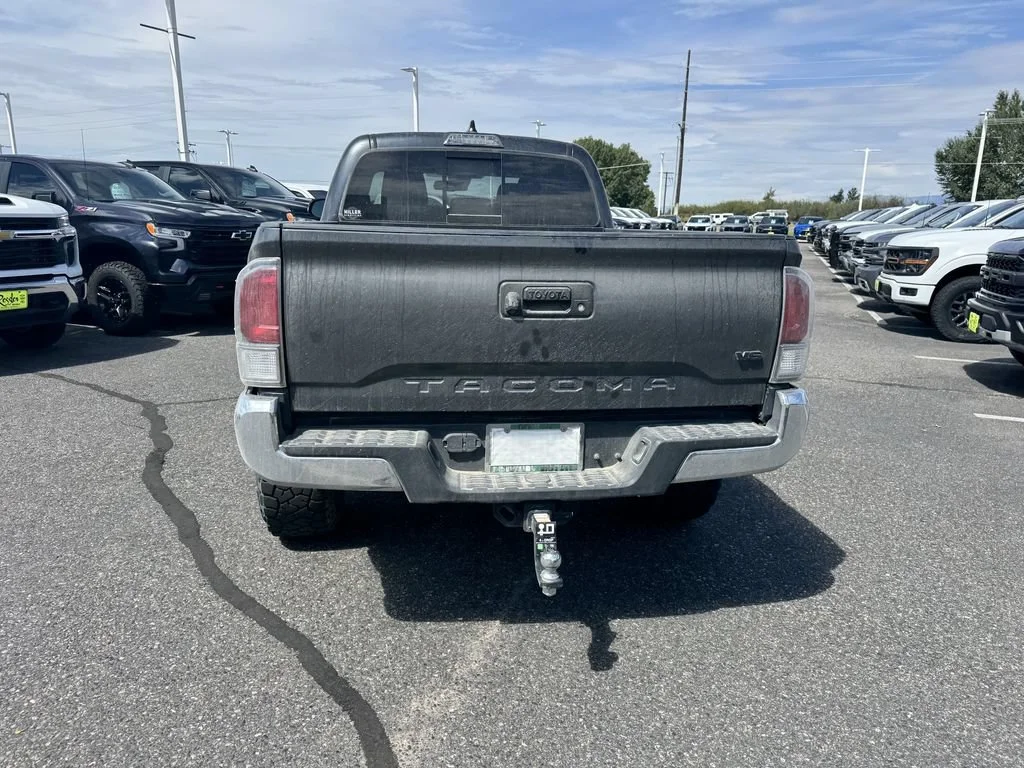 Used 2023  Toyota SR5 image 3