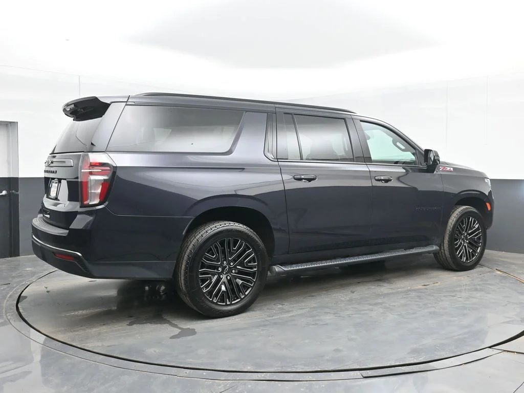 Used 2022 Gray Chevrolet Z71 image 3