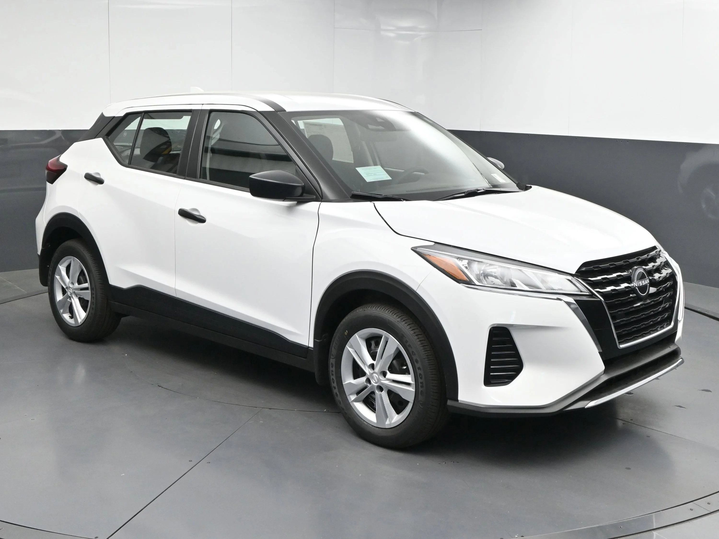 2025 Nissan Kicks Play 1.6 FWD's photo