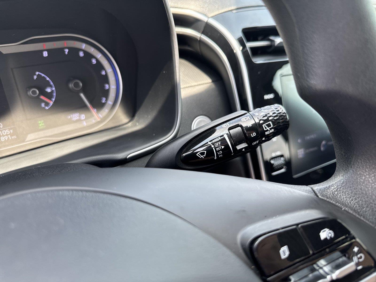 Used 2023 Amazon Gray Hyundai SEL image 23