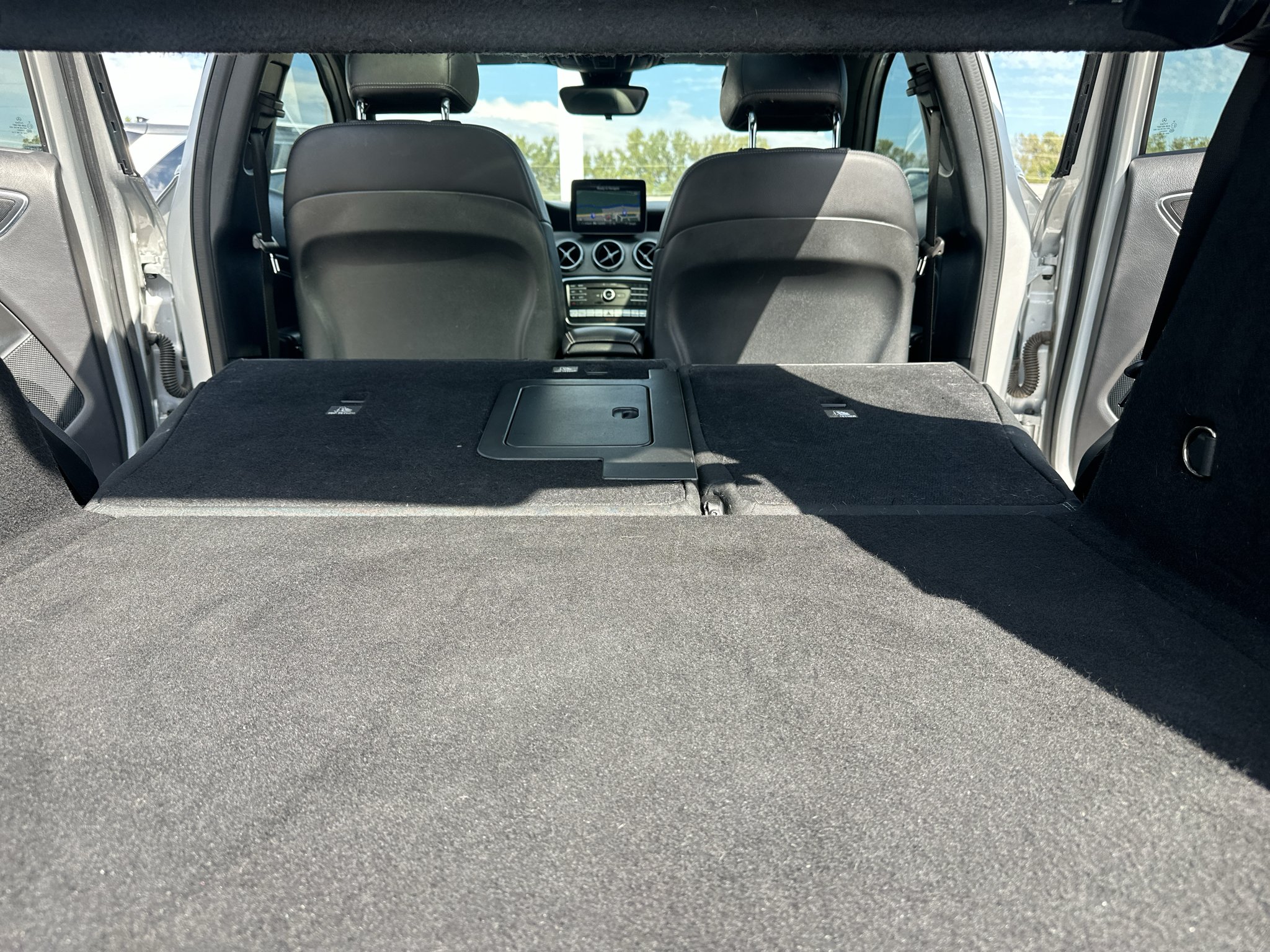 Used 2018 Polar Silver Metallic Mercedes-Benz 250 image 38