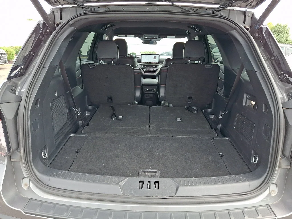 Used 2025 Gray Ford ST-Line image 31