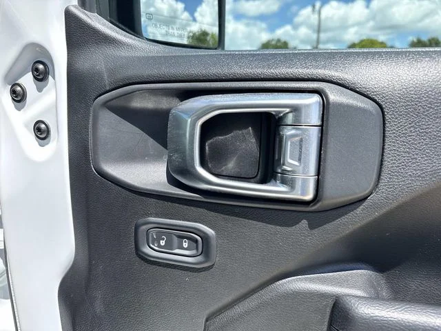 Used 2025 White Jeep Rubicon image 27