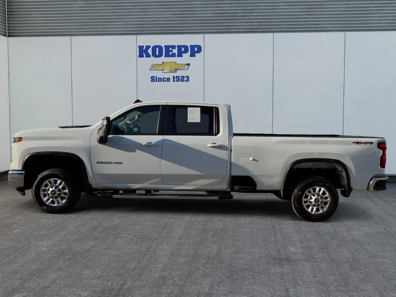 Used 2025 Summit White Chevrolet LT image 2