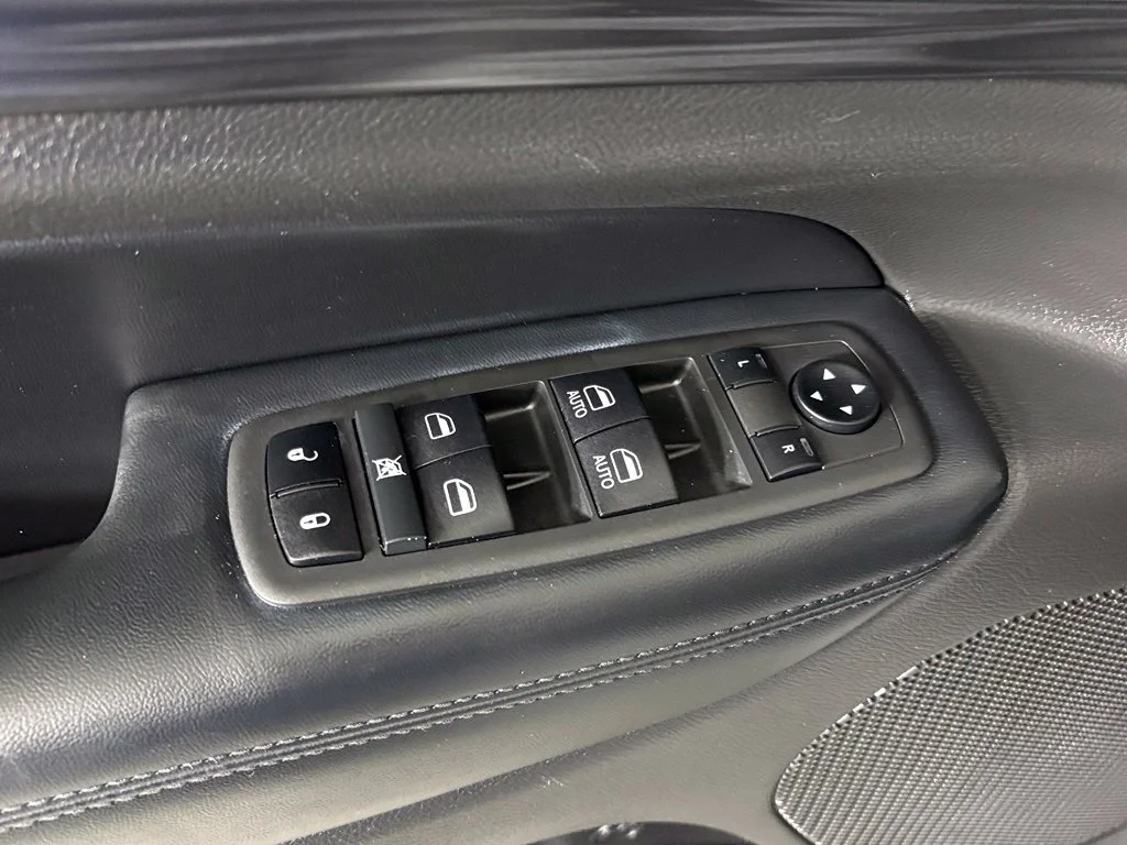 Used 2021 Silver Jeep Laredo X image 15
