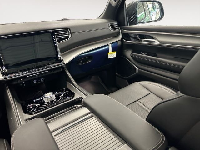 New 2026 Fathom Blue Pearlcoat Jeep Upland image 15