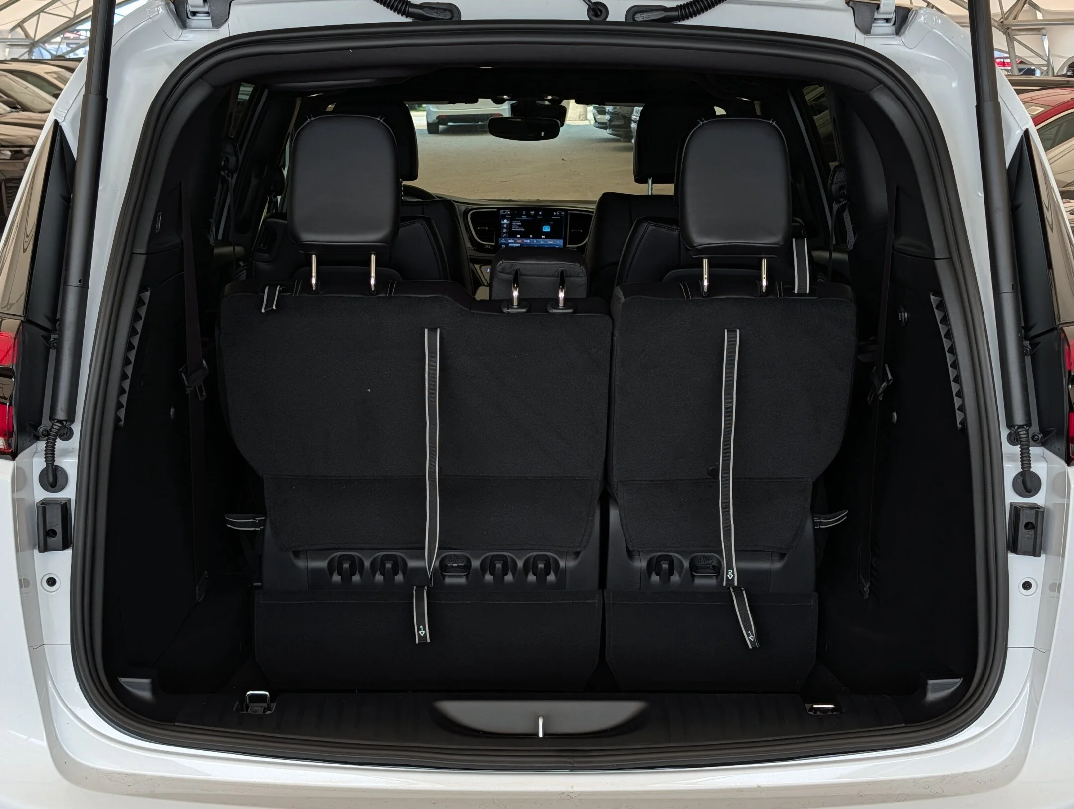 New 2027 White Chrysler Select - - AWD - Adaptive Cruise Control - Blind Spot Monitor & More! image 30
