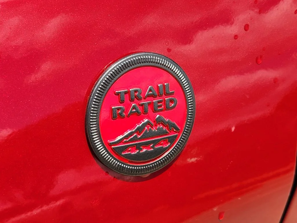 New 2026 Red Hot Pearl-Coat Exterior Paint Jeep Trailhawk image 9
