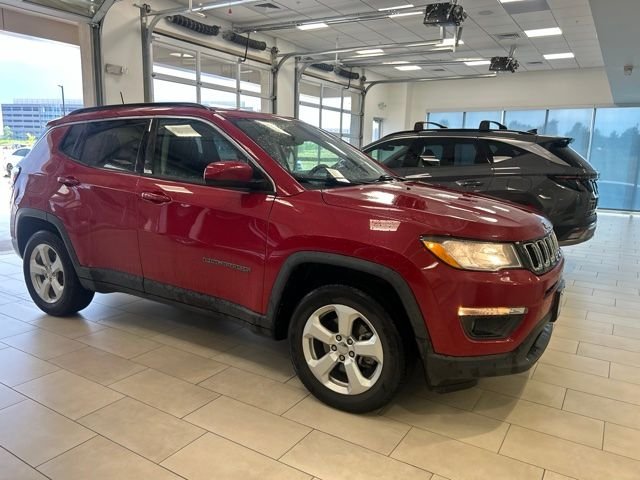 Used 2017 Red Jeep Latitude image 2